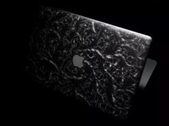 Chiếc MacBook được chạm khắc thủ công bởi nghệ nhân Việt